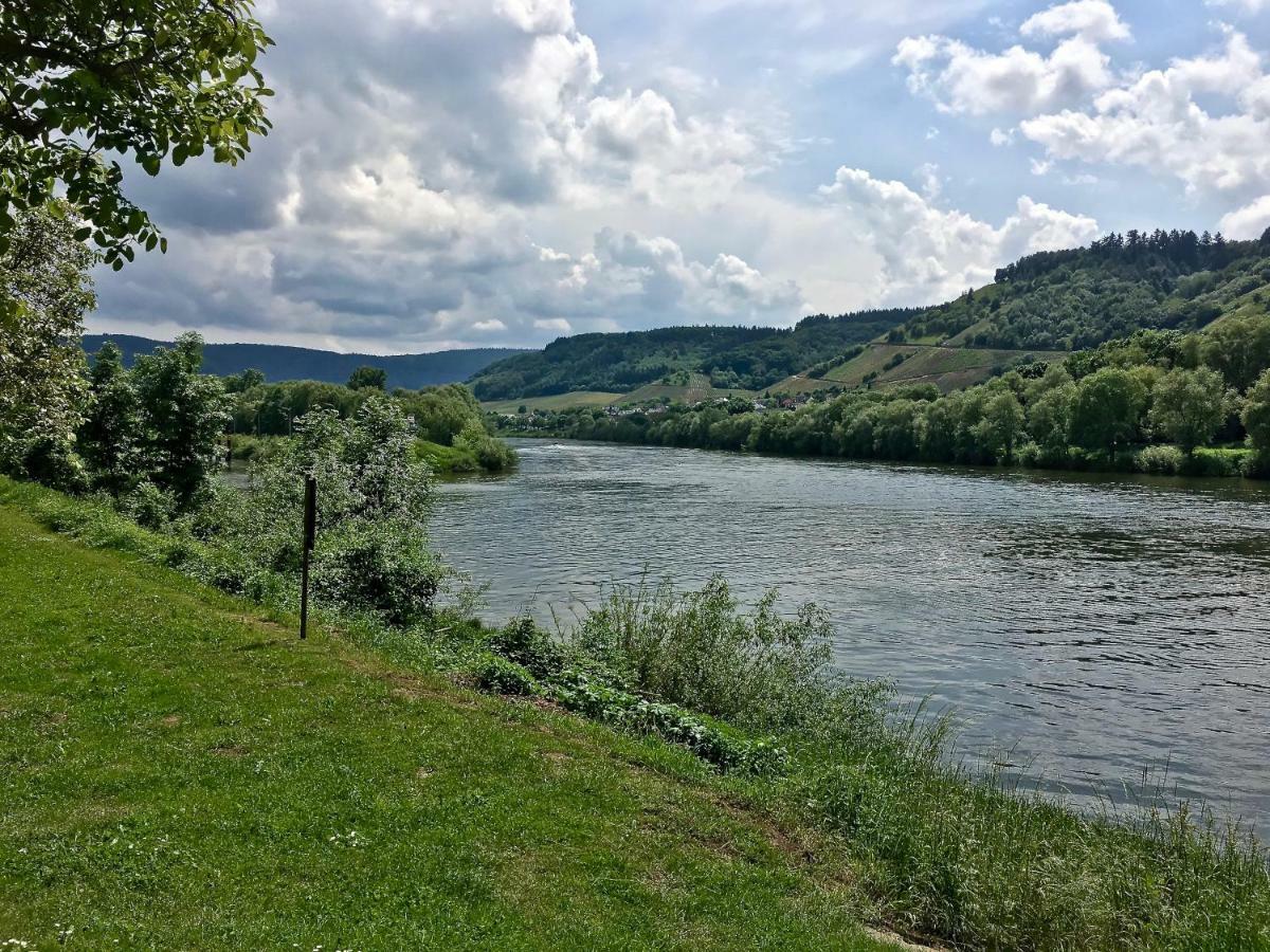 Gaestehaus Hoffmann Farschweiler ภายนอก รูปภาพ