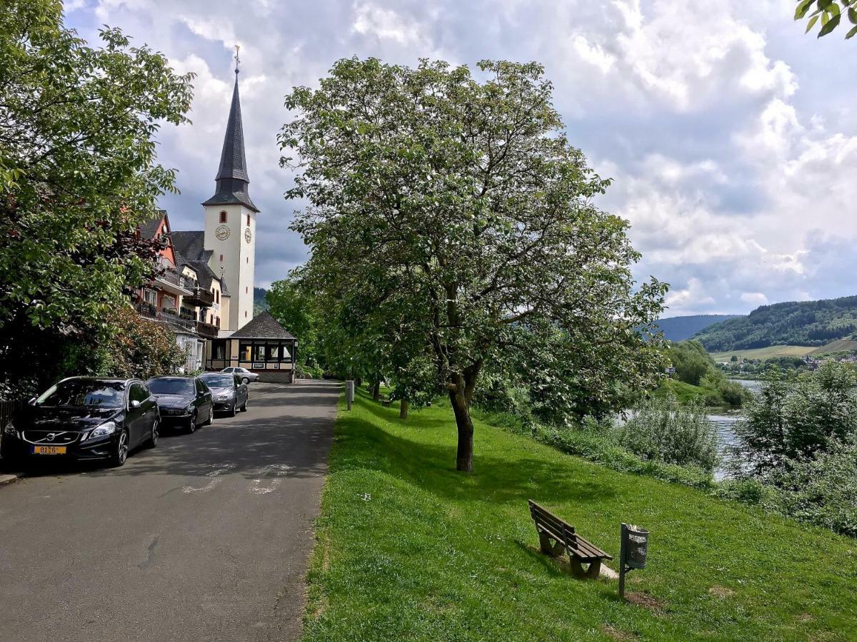 Gaestehaus Hoffmann Farschweiler ภายนอก รูปภาพ