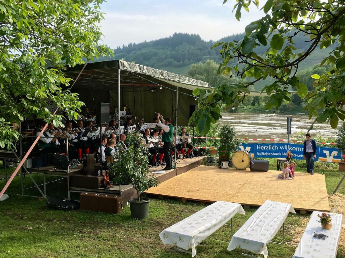 Gaestehaus Hoffmann Farschweiler ภายนอก รูปภาพ